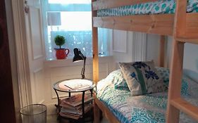 Johnston House: Historic Village Retreat